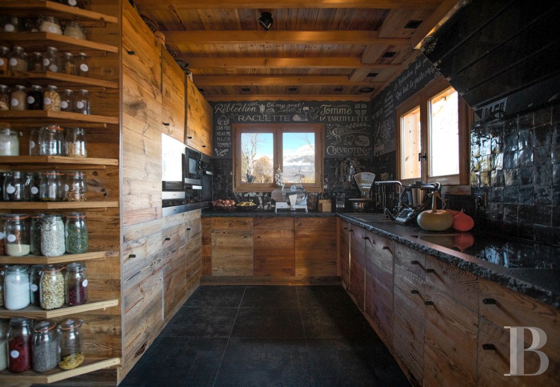 À Cordon, en Haute-Savoie, un chalet raffiné ouvert sur la chaîne du Mont-Blanc - photo  n°13